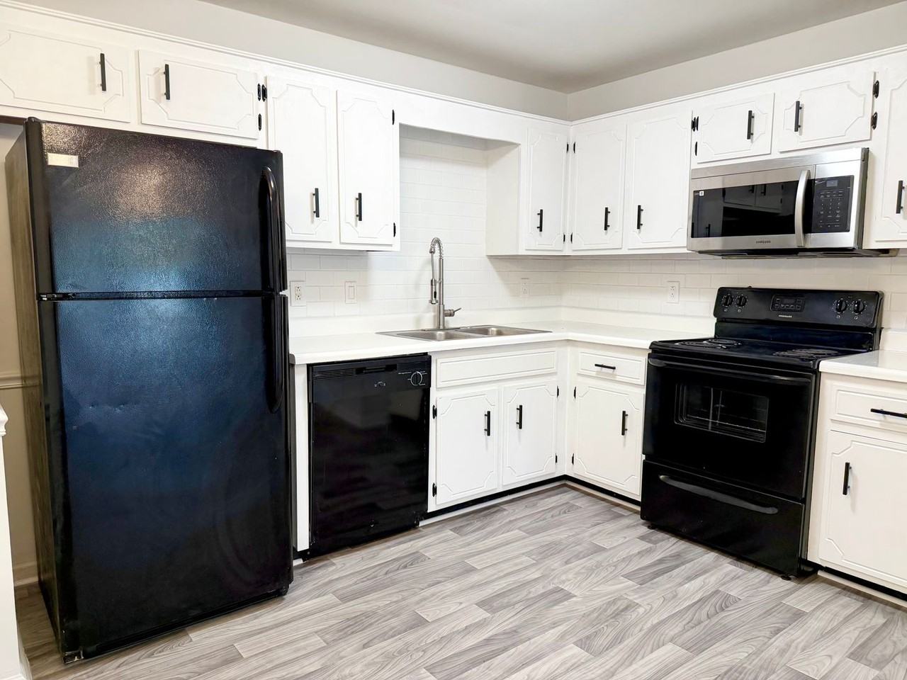 402 Jack Miller Blvd Apt B - Photo 7 of 21