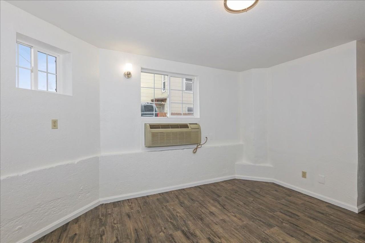 826 20th St - Photo 6 of 29