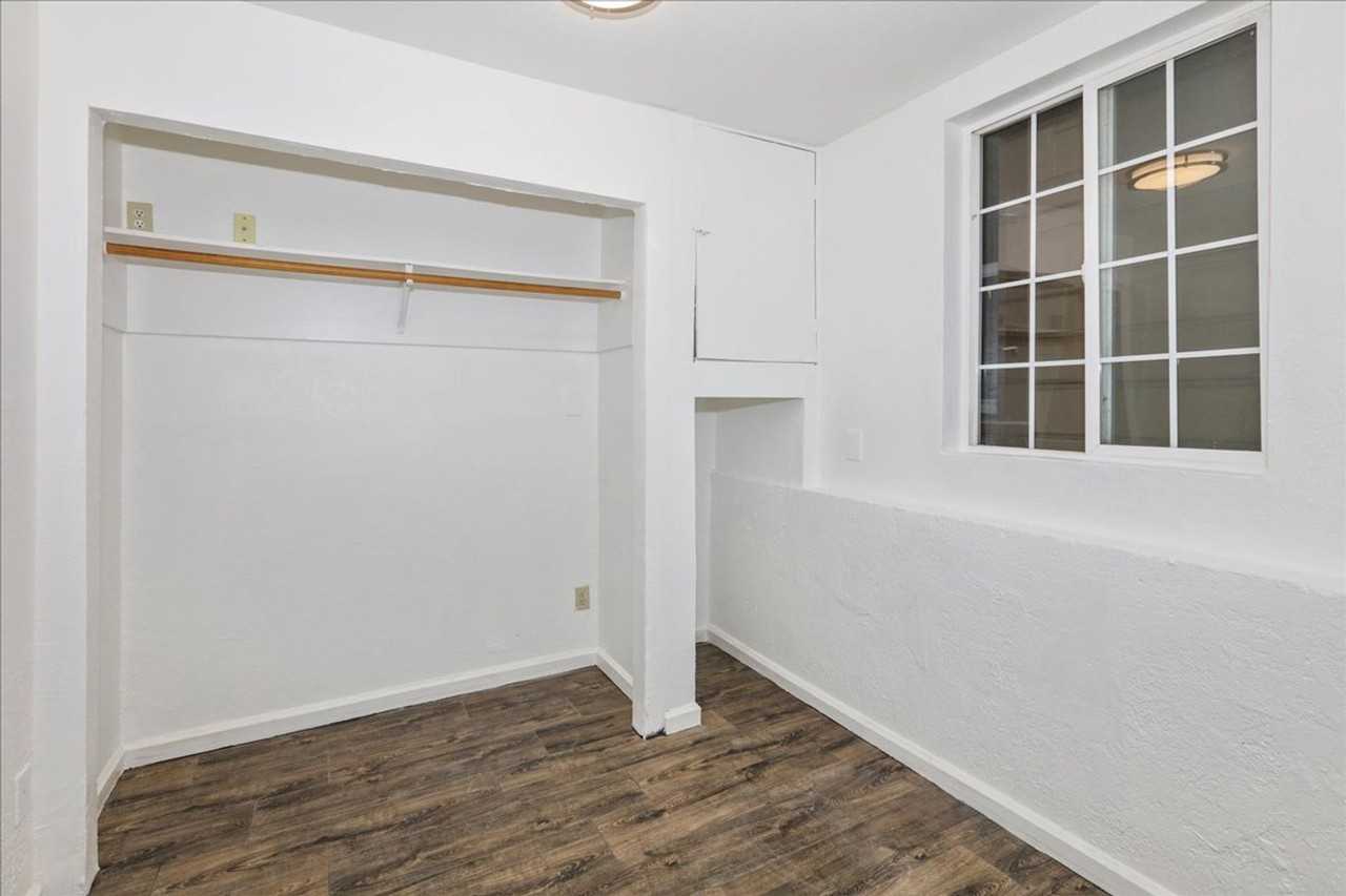 826 20th St - Photo 7 of 29