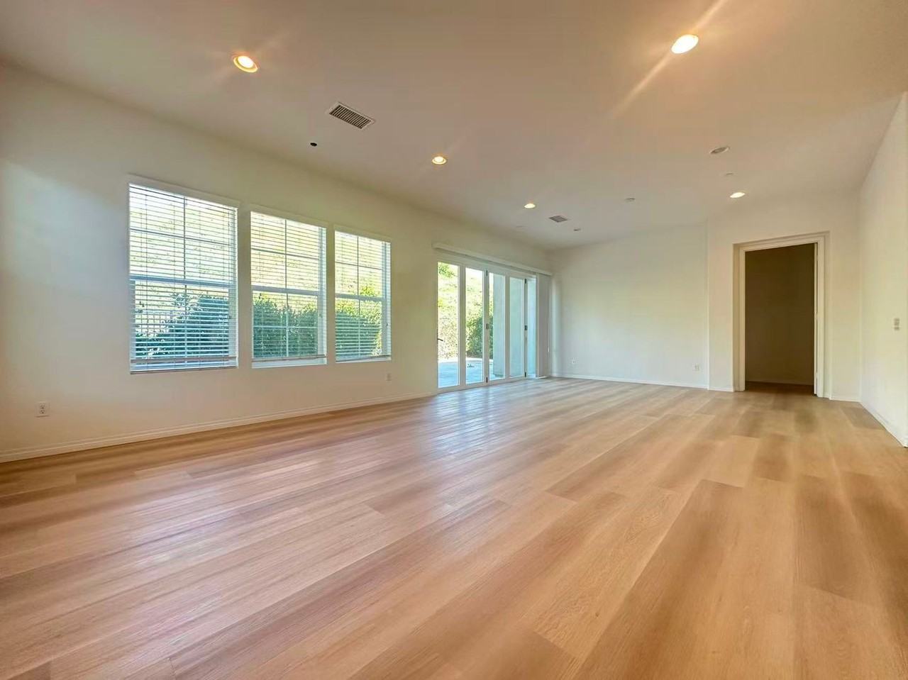 803 E Manresa Dr - Photo 7 of 25