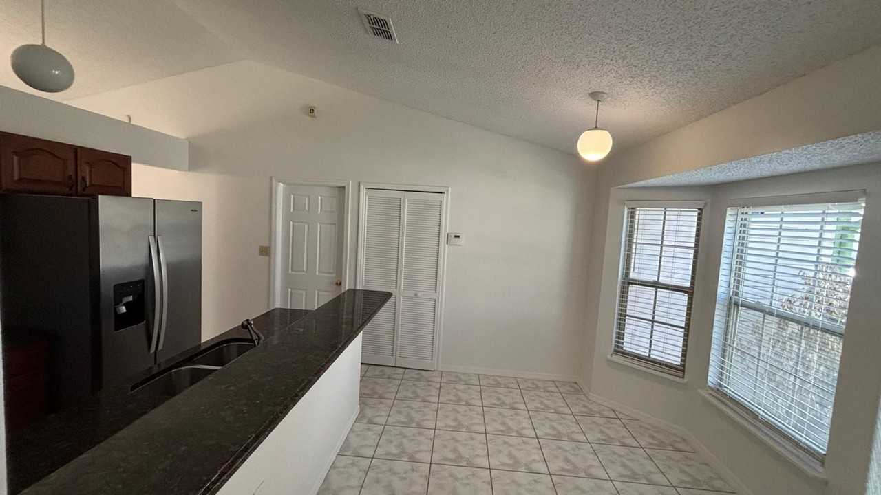 5127 Mill Stream Rd - Photo 4 of 23