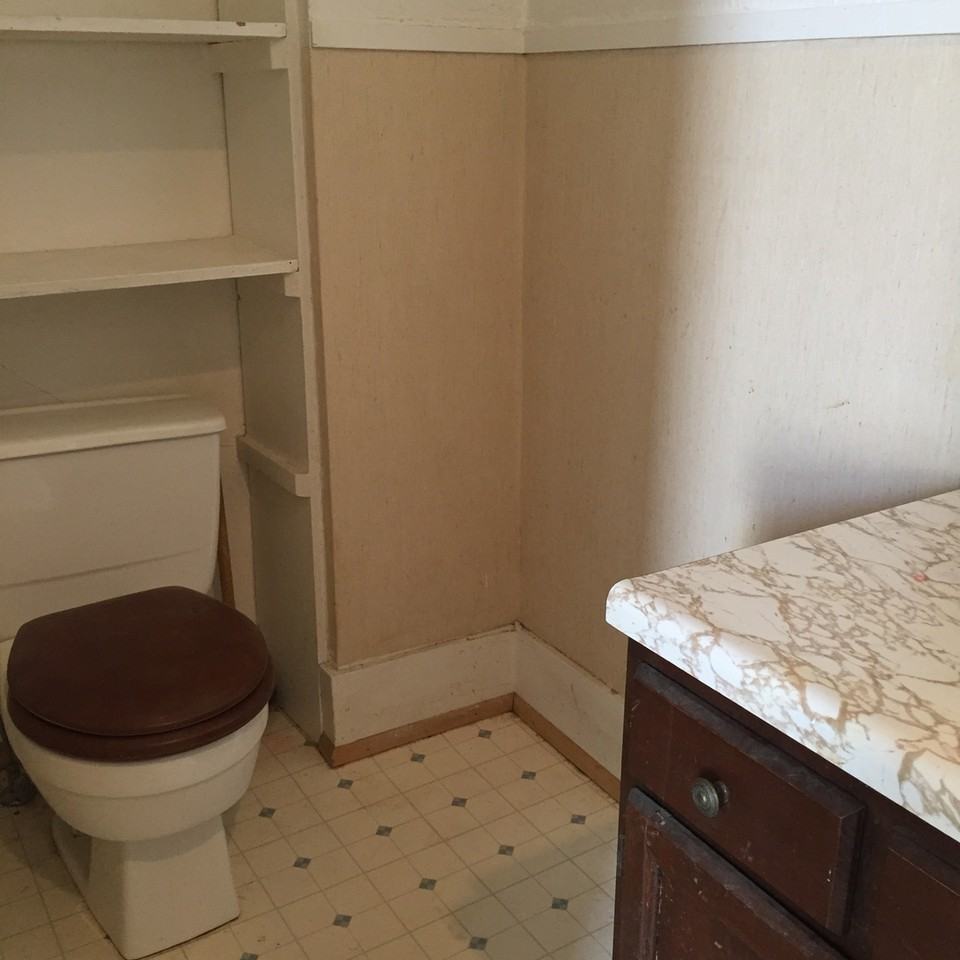 319 N 4th St - Photo 2 of 10