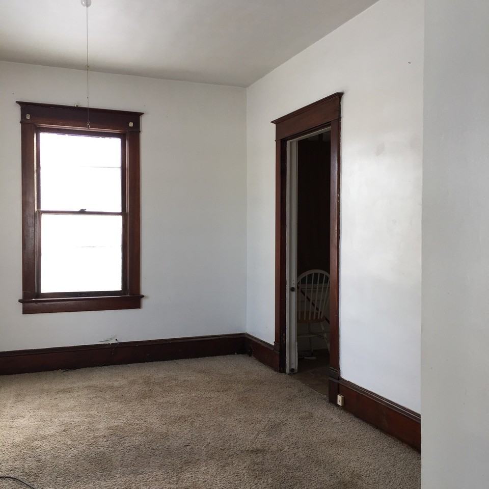 319 N 4th St - Photo 3 of 10