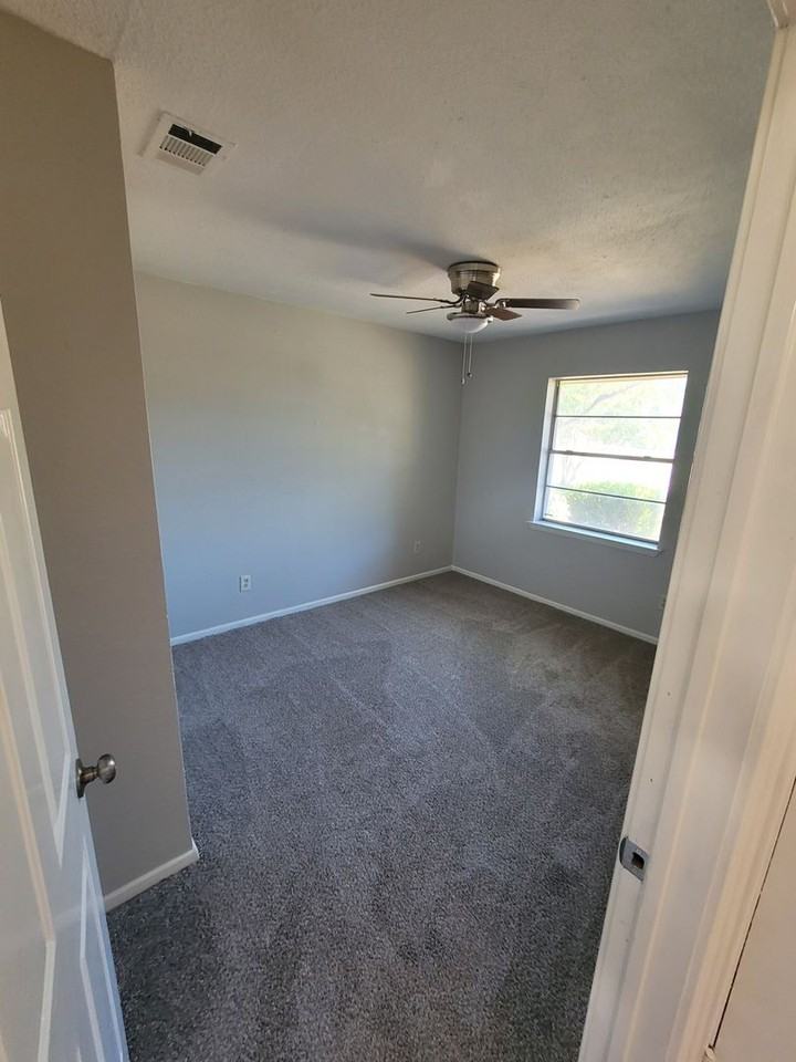 2005 Bamboo St - Photo 4 of 25