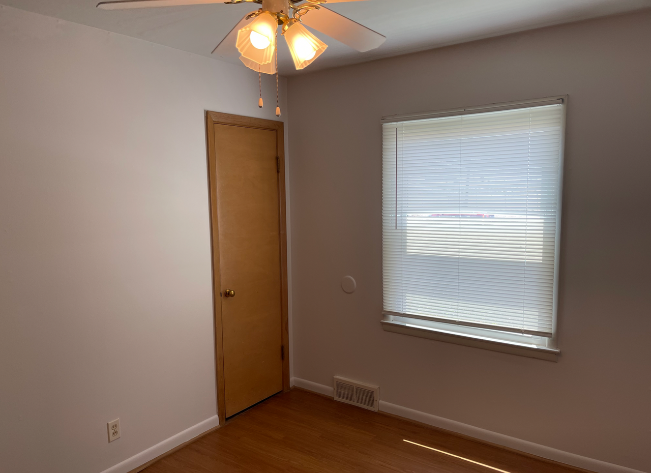 7502 Cass St - Photo 6 of 9