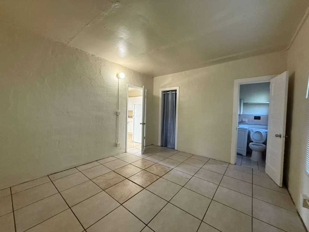 418 Nw 14th Ave - Photo 5 of 7