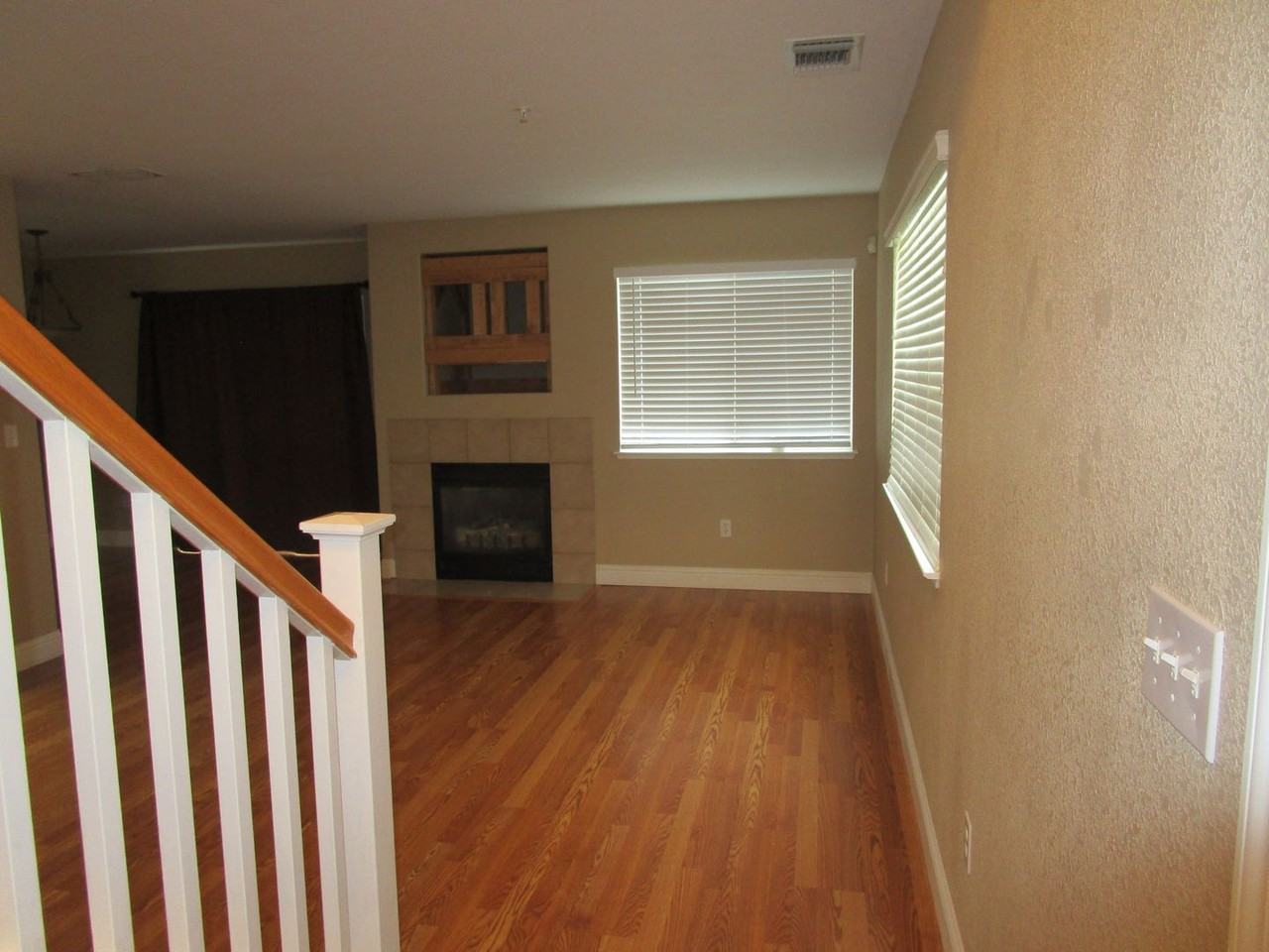 142 Altamont Ct - Photo 4 of 13