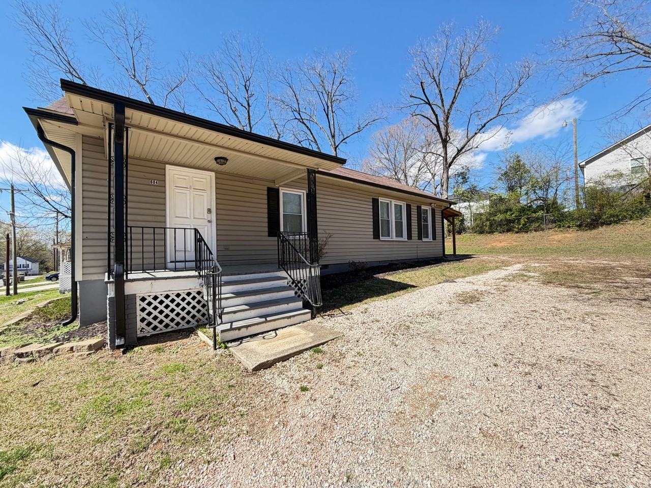 604 Ben Ave - Photo 2 of 15