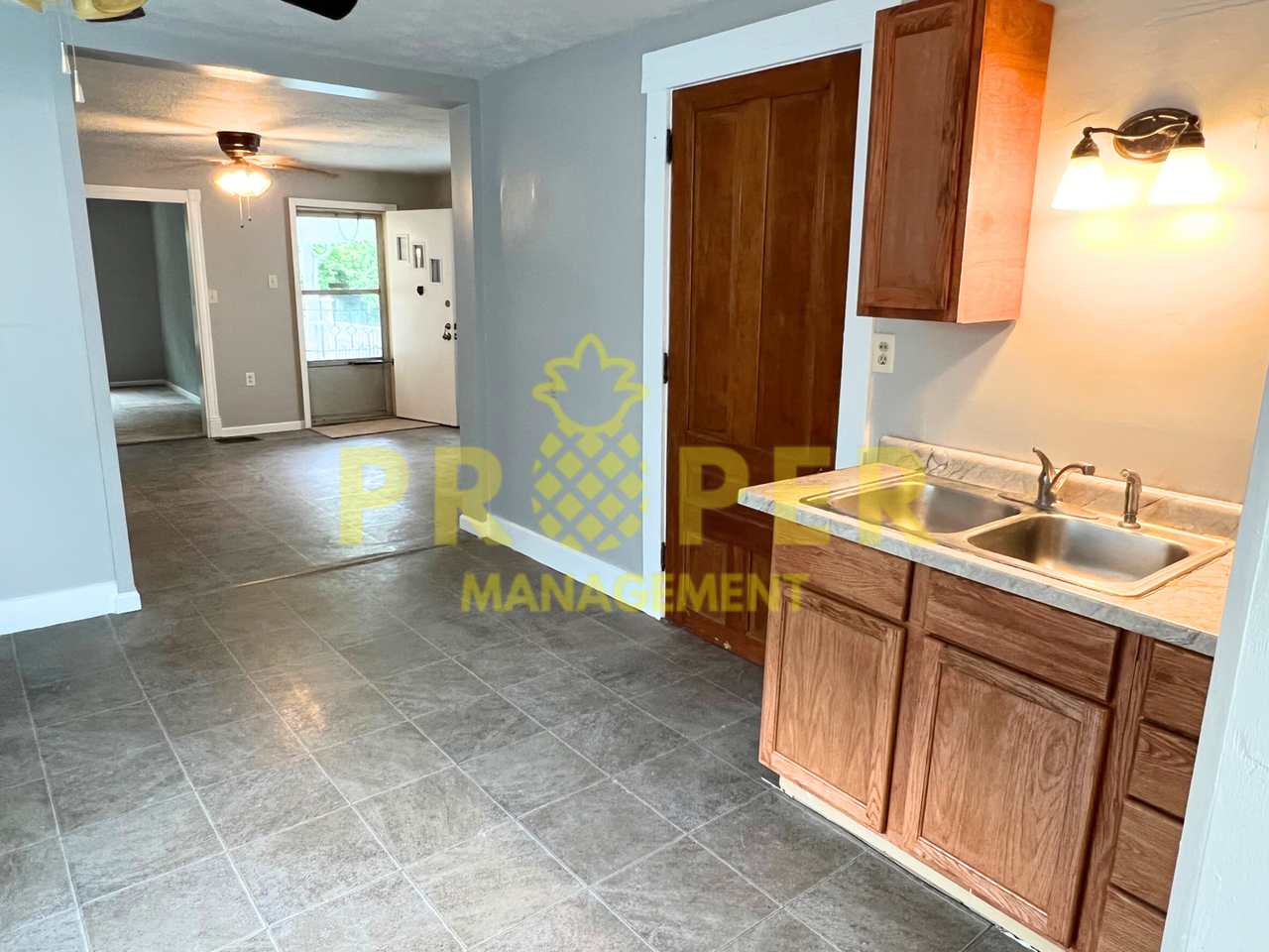 1028 Haviland Ave - Photo 4 of 17