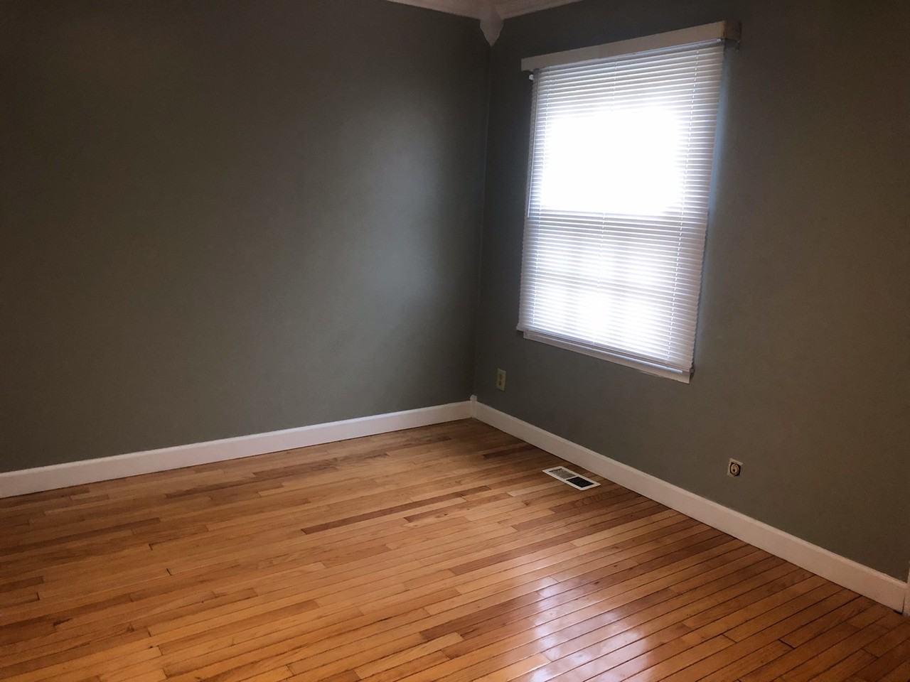 8214 Shibler Dr - Photo 4 of 10