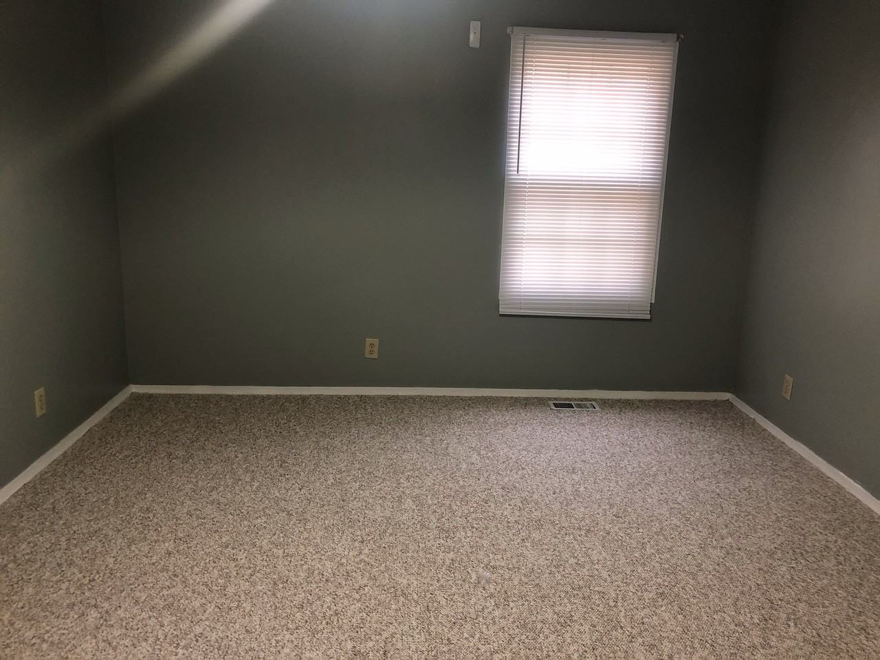 8214 Shibler Dr - Photo 7 of 10