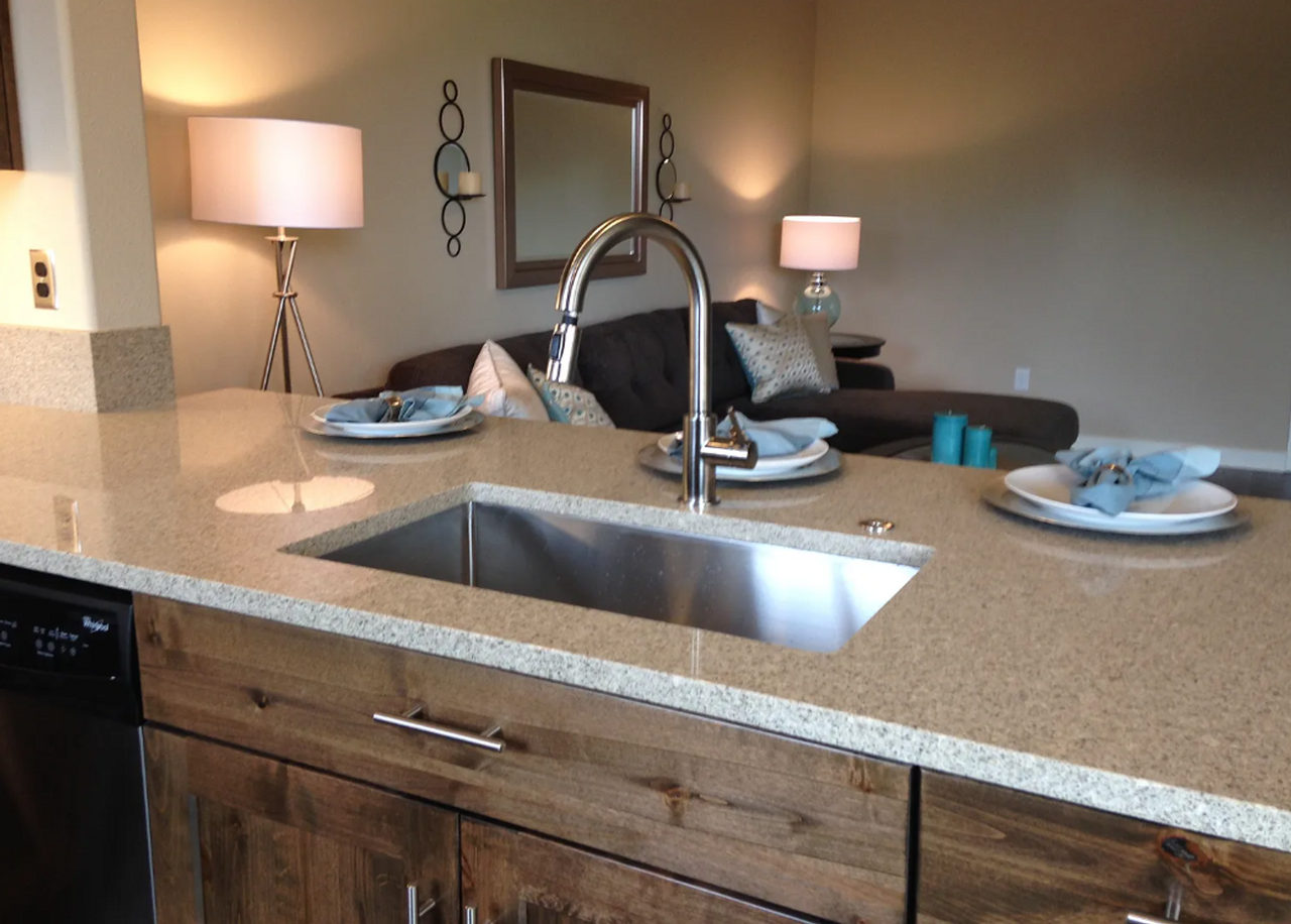 736 Ne Vail Ln - Photo 4 of 11