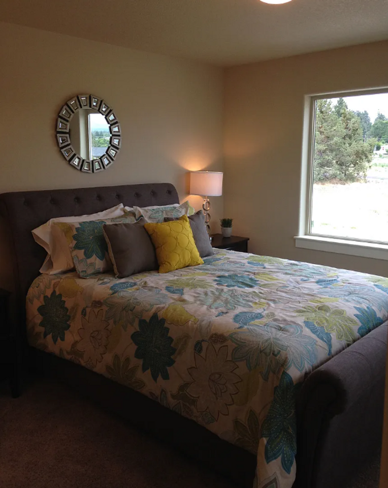 736 Ne Vail Ln - Photo 7 of 11