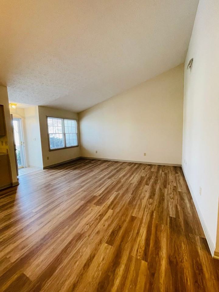 284 Emerald Dr - Photo 3 of 17