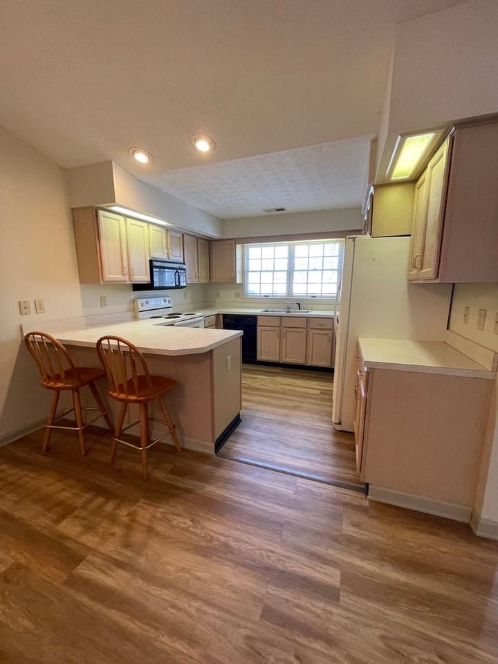 284 Emerald Dr - Photo 6 of 17