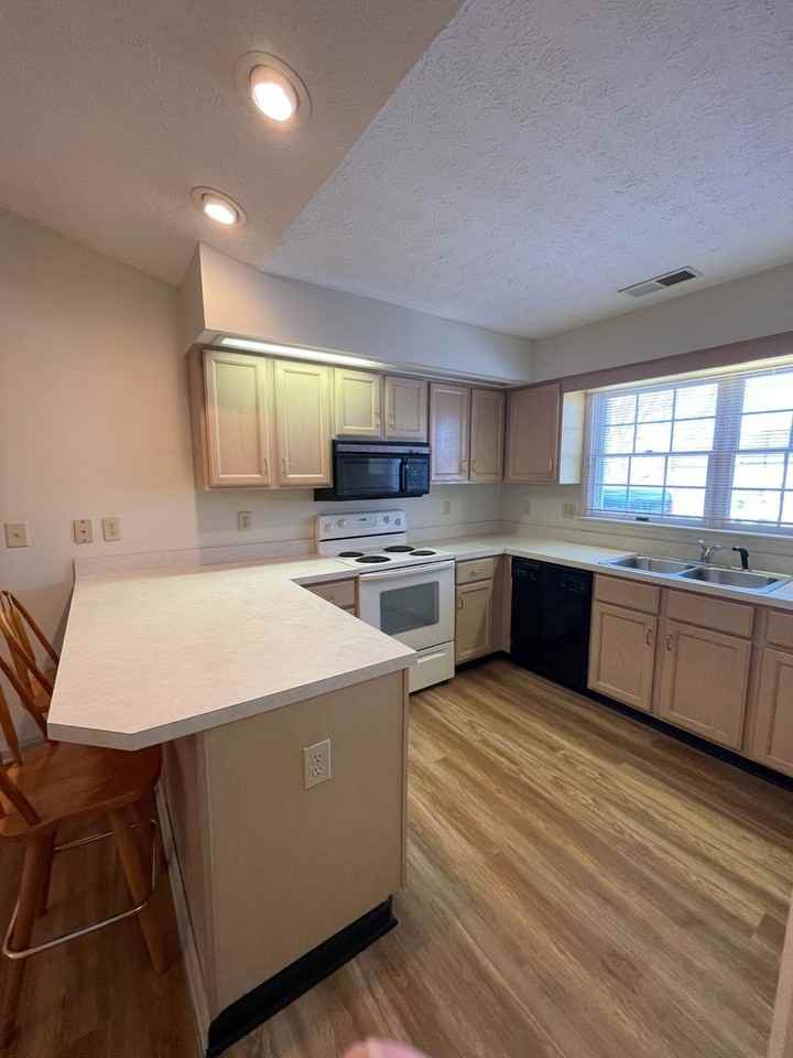 284 Emerald Dr - Photo 7 of 17