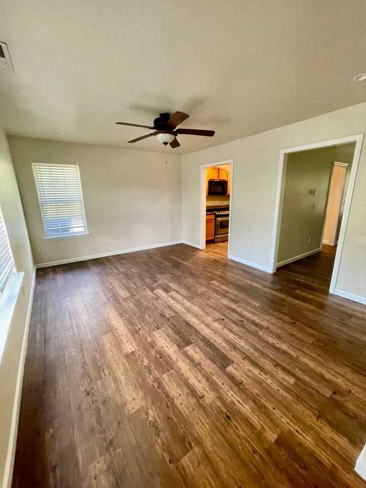 5212 Brooktree Dr - Photo 3 of 20