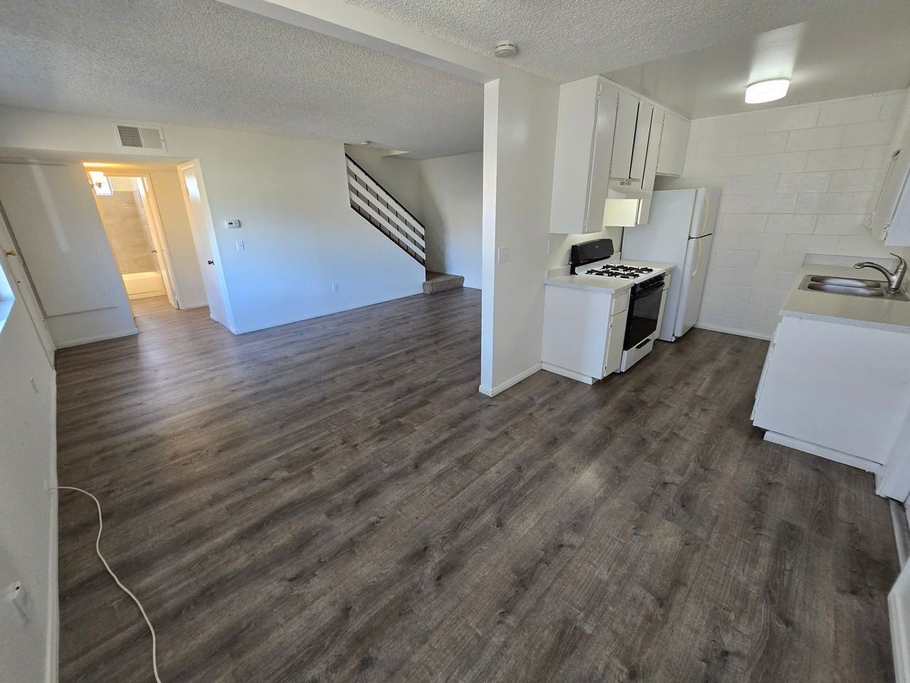 2336 E 14th St - Photo 2 of 14