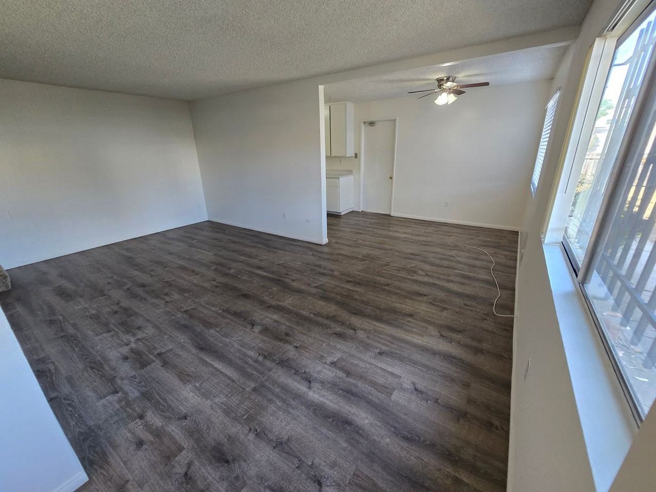 2336 E 14th St - Photo 6 of 14