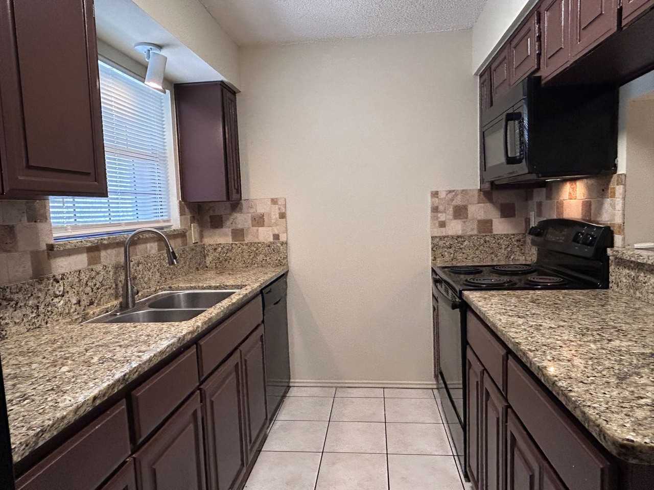 12446 Starcrest Dr - Photo 4 of 23