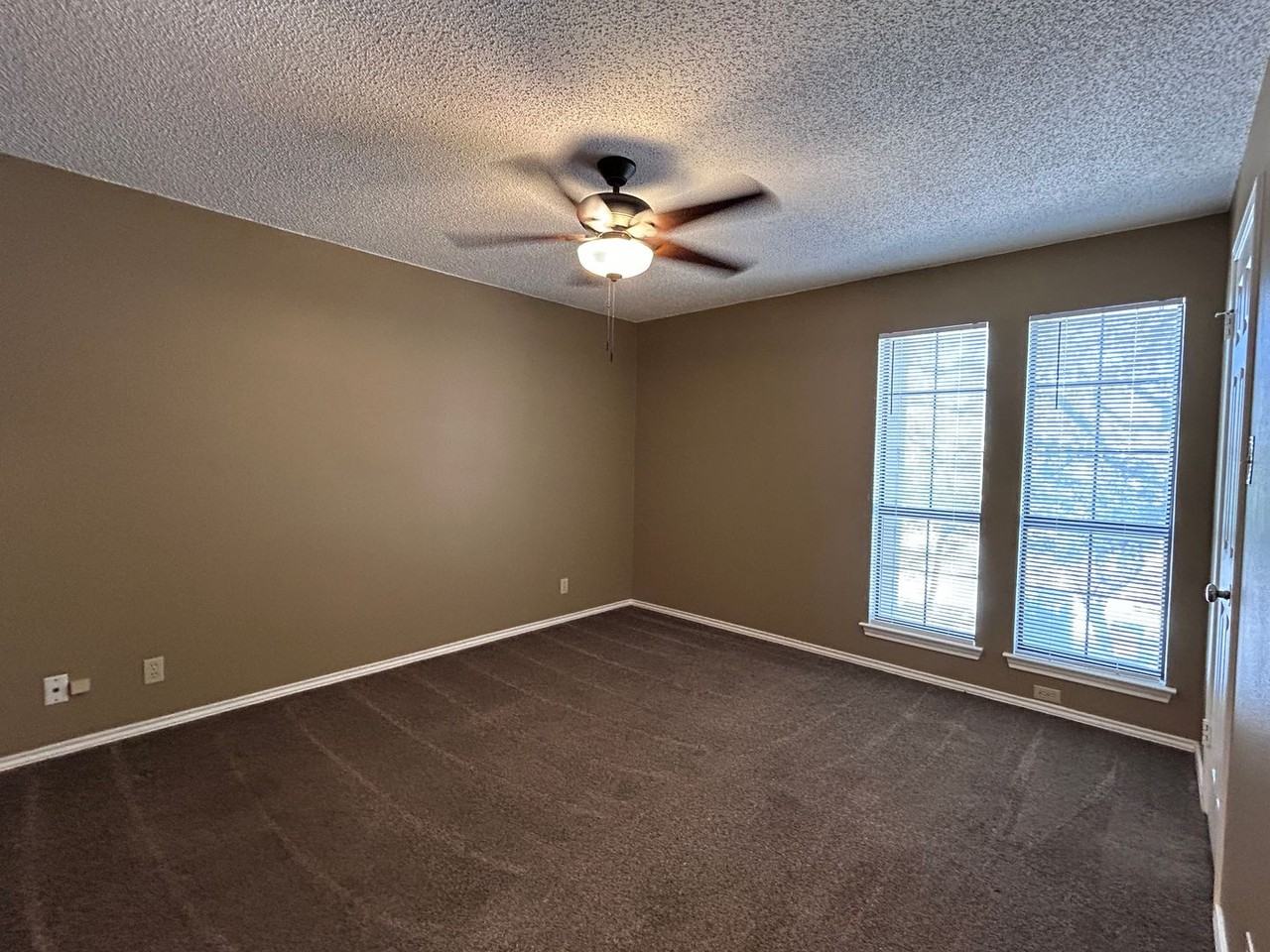 12446 Starcrest Dr - Photo 7 of 23