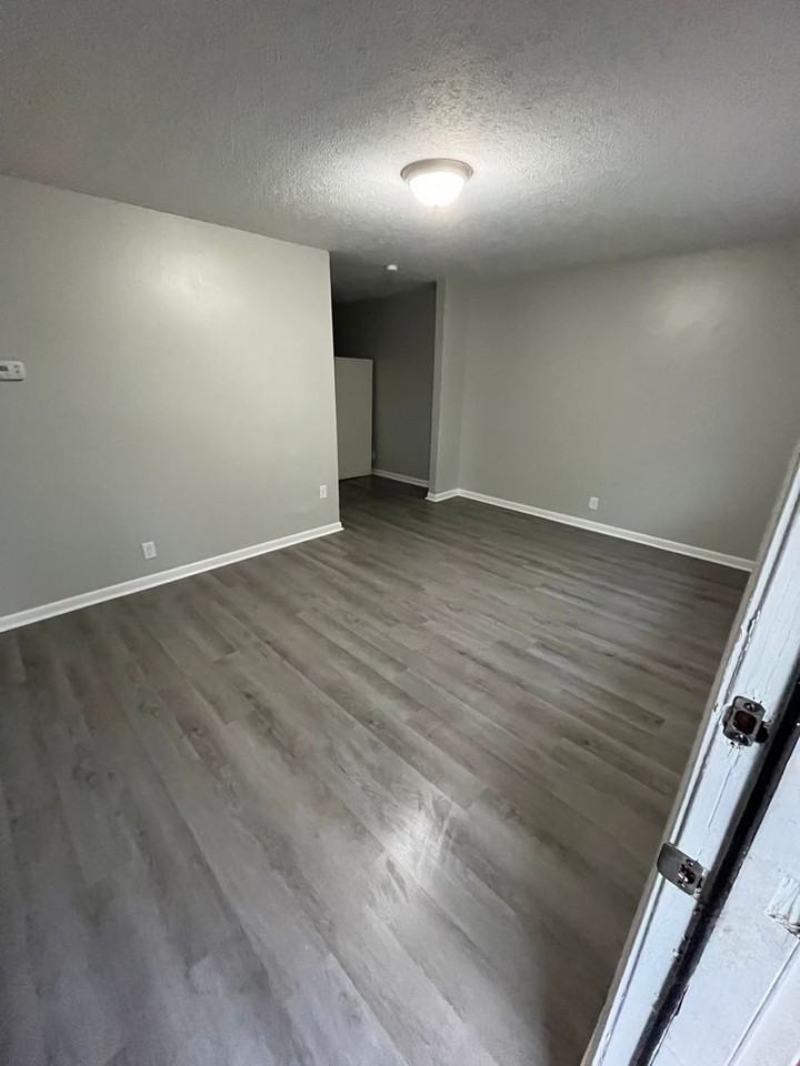 902 Preston St #D - Photo 2 of 18