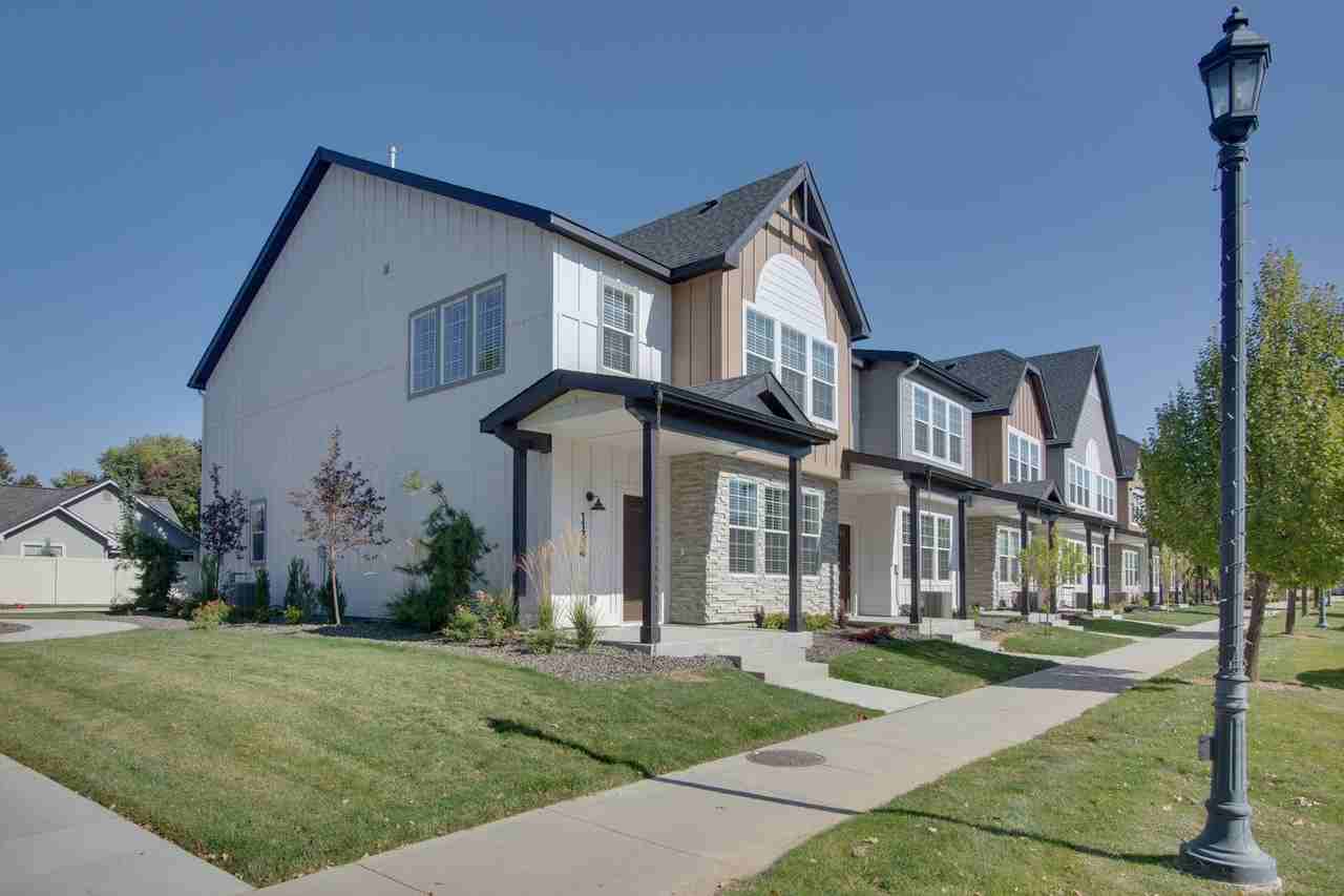 11323 W Knightsbridge Ct - Photo 2 of 22