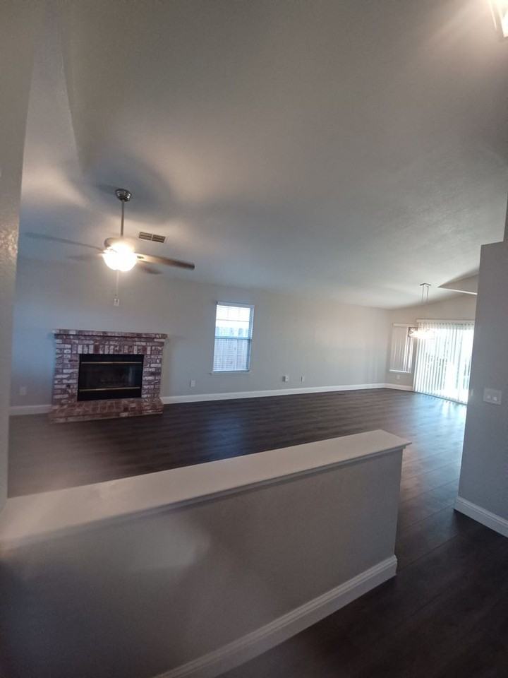 1445 Tradewind Dr - Photo 4 of 15