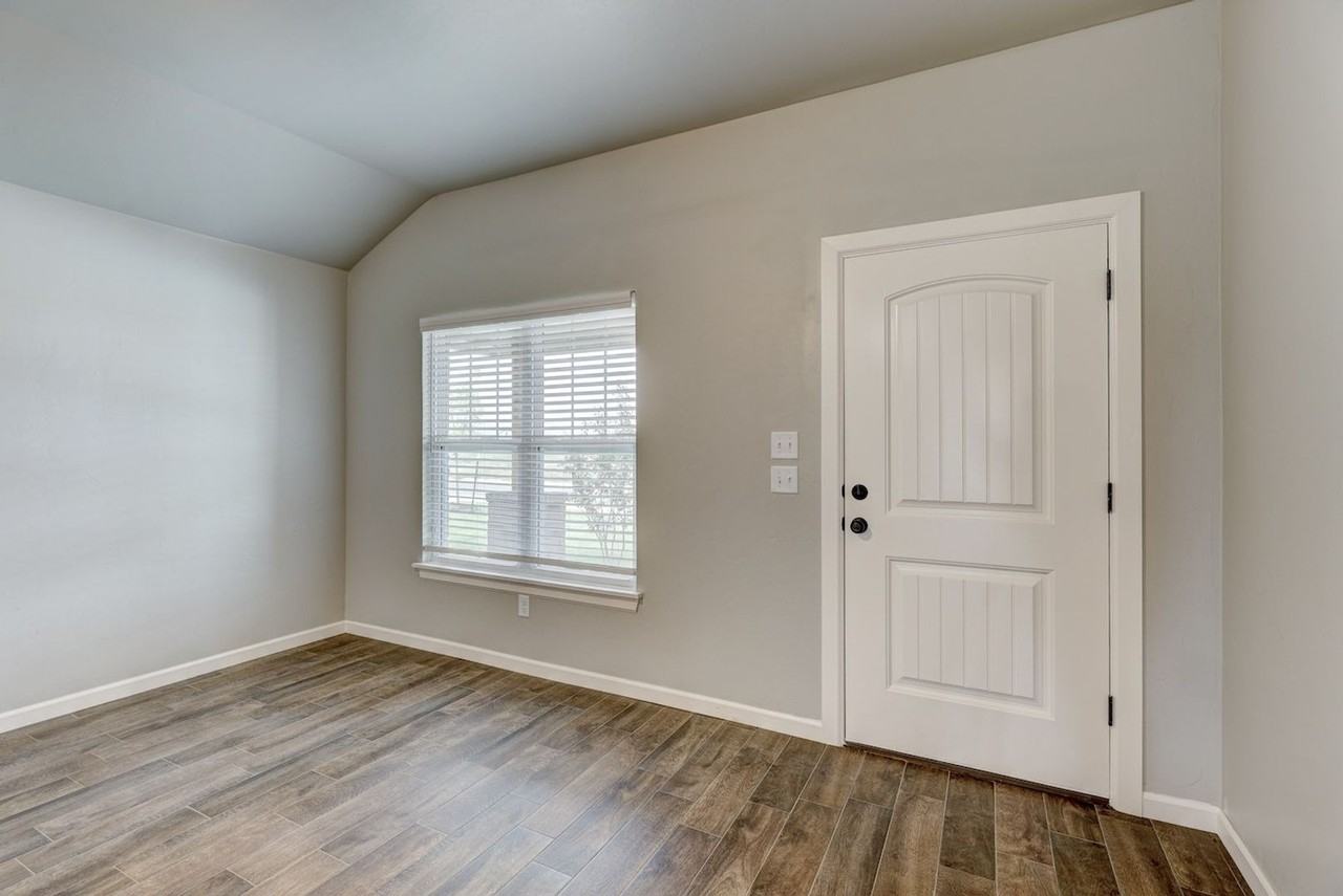 618 Juniper St - Photo 3 of 24