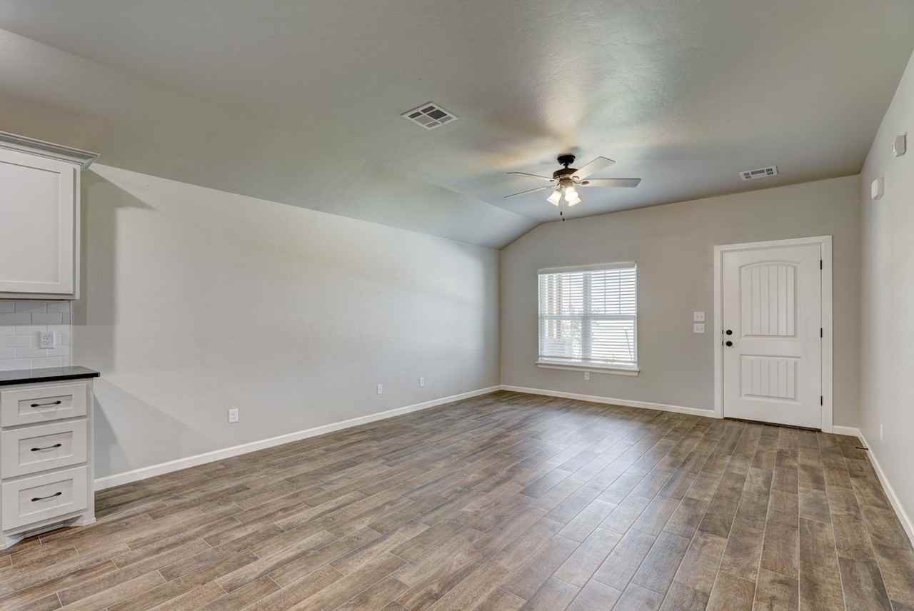 618 Juniper St - Photo 5 of 24