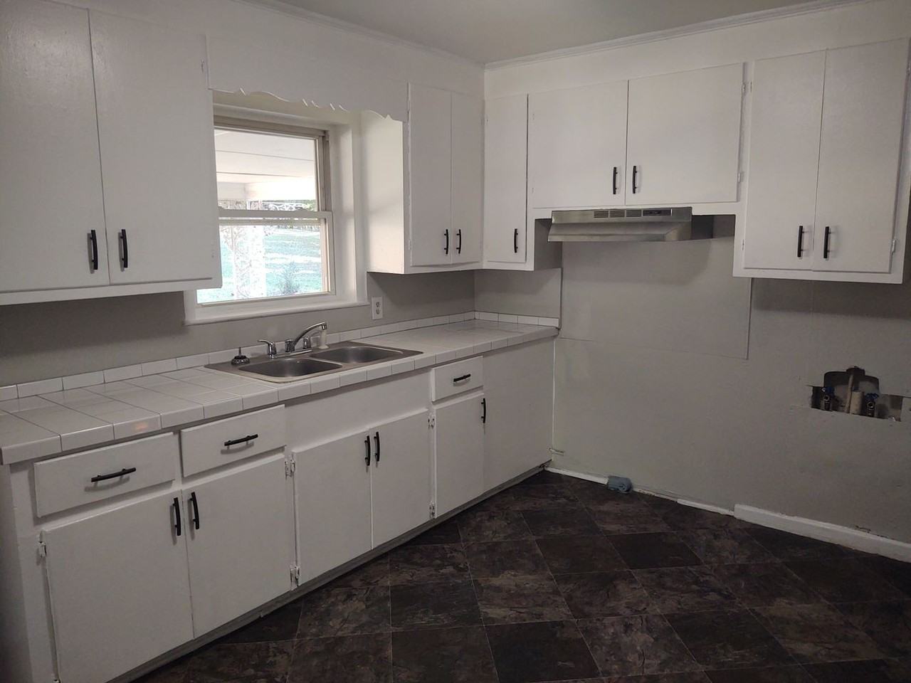 736 Vale St - Photo 3 of 12