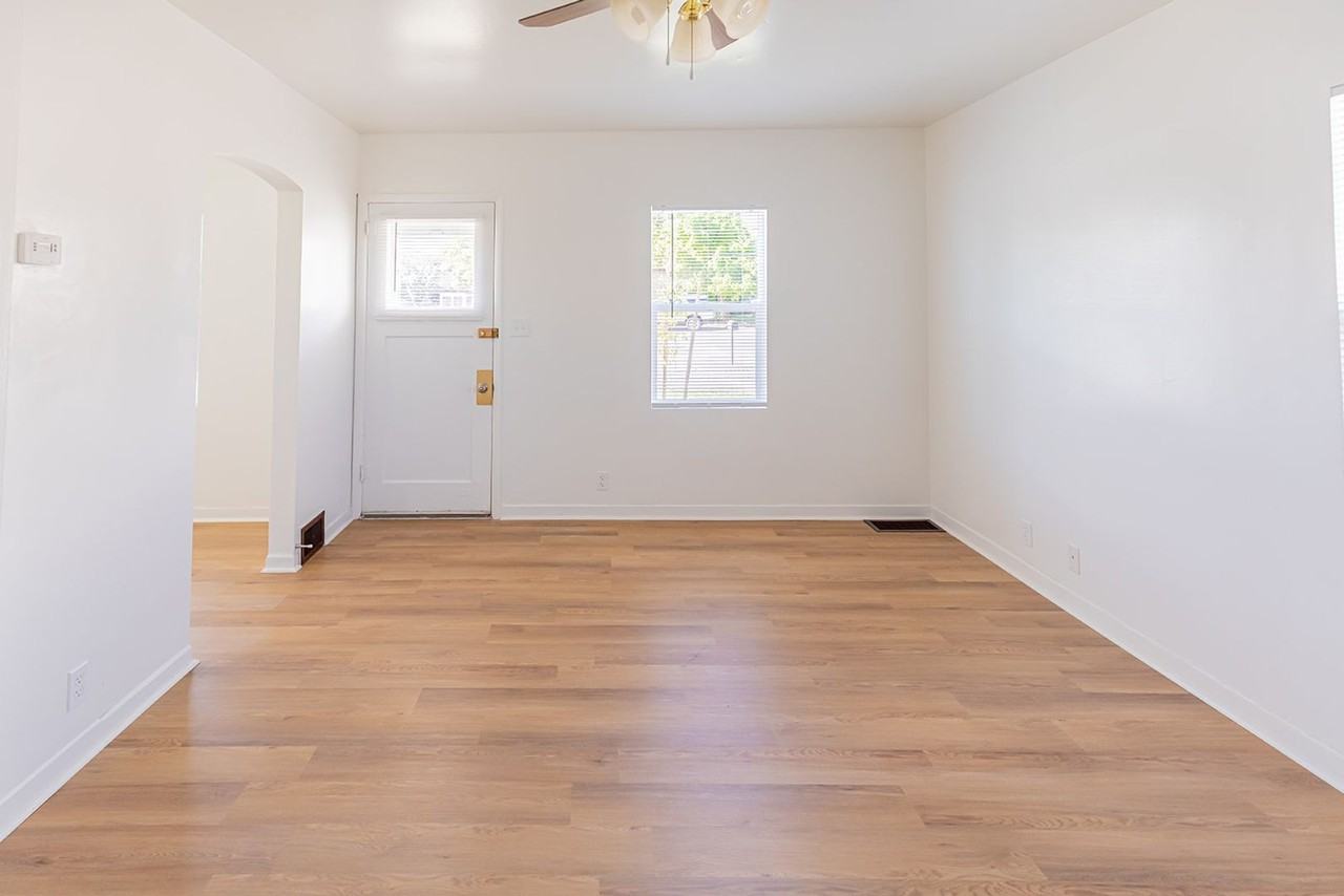 175 S 100 W - Photo 2 of 20