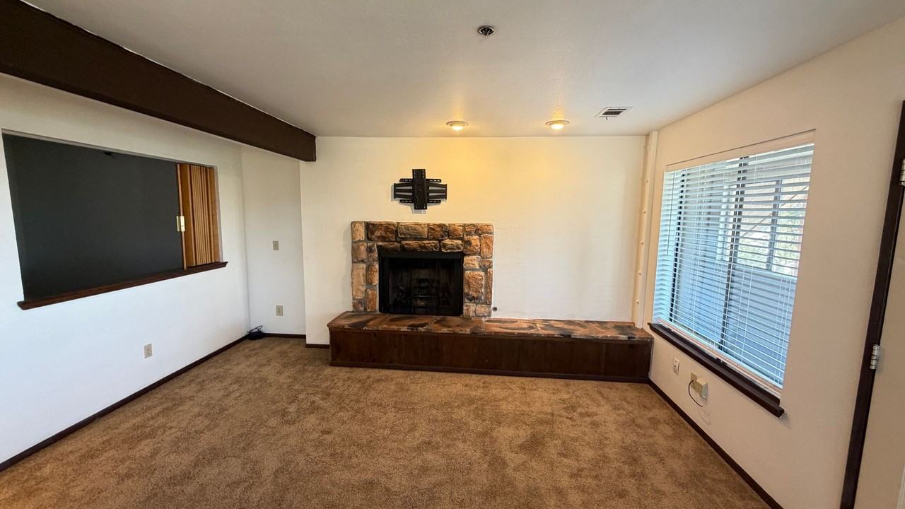 759I Boulder Ct - Photo 2 of 8