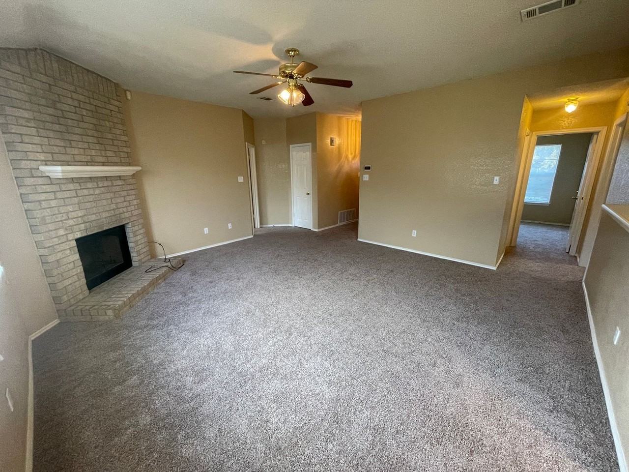 5006 Glenoak Dr - Photo 4 of 17