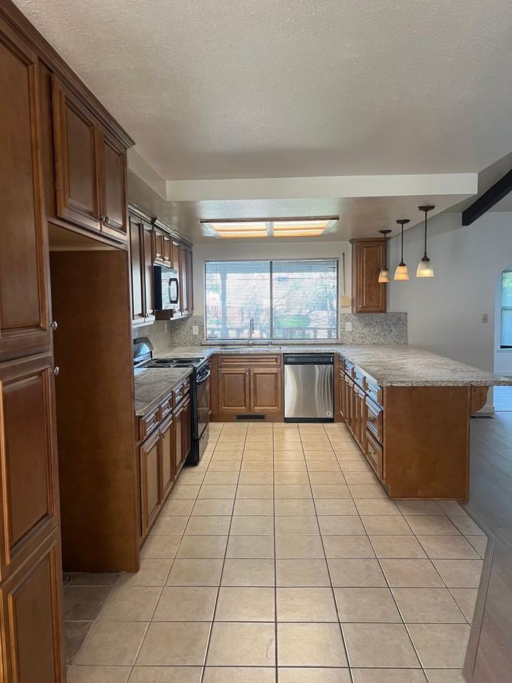 5929 Kifisia Way - Photo 5 of 23