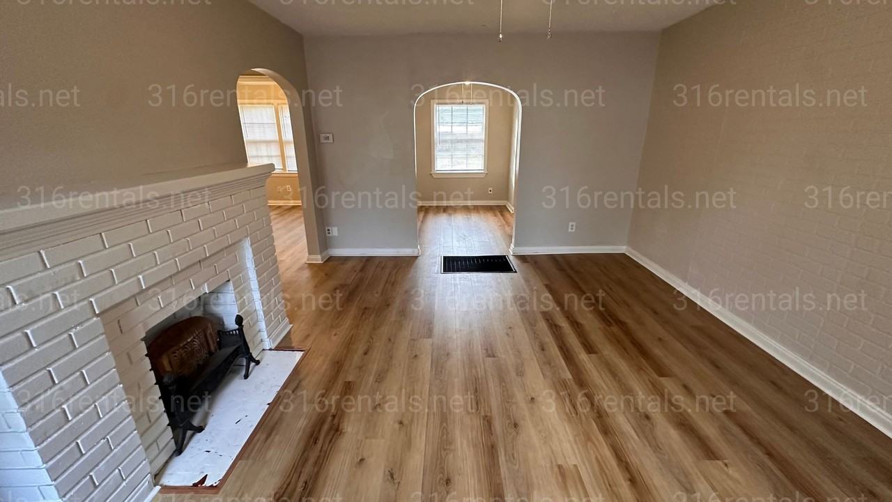 909 Harding St - Photo 3 of 10