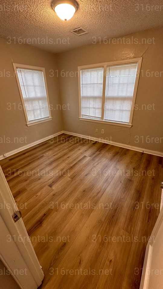 909 Harding St - Photo 5 of 10