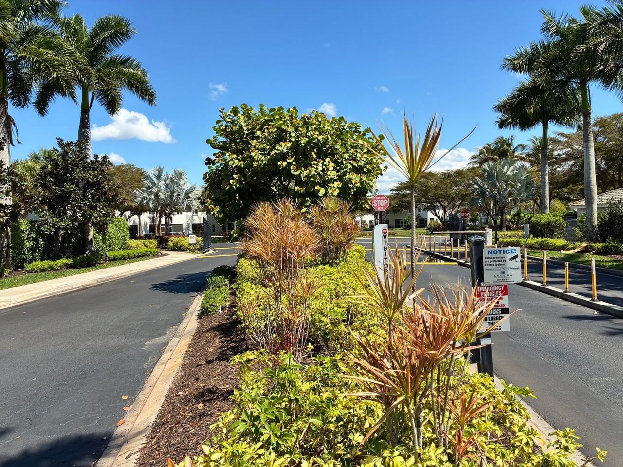 8050 Pacific Beach Dr - Photo 2 of 7