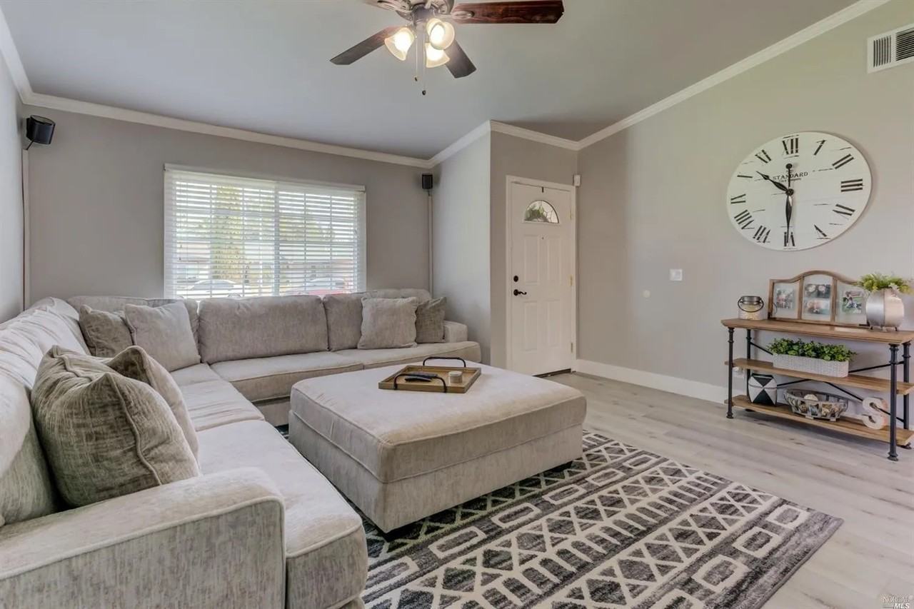 160 Jennifer Ln #NA - Photo 3 of 21