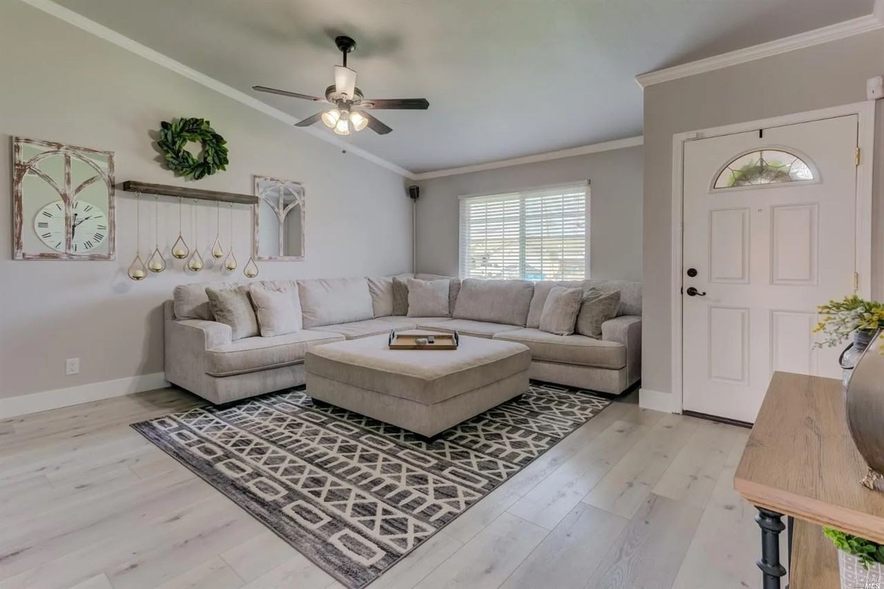 160 Jennifer Ln #NA - Photo 4 of 21