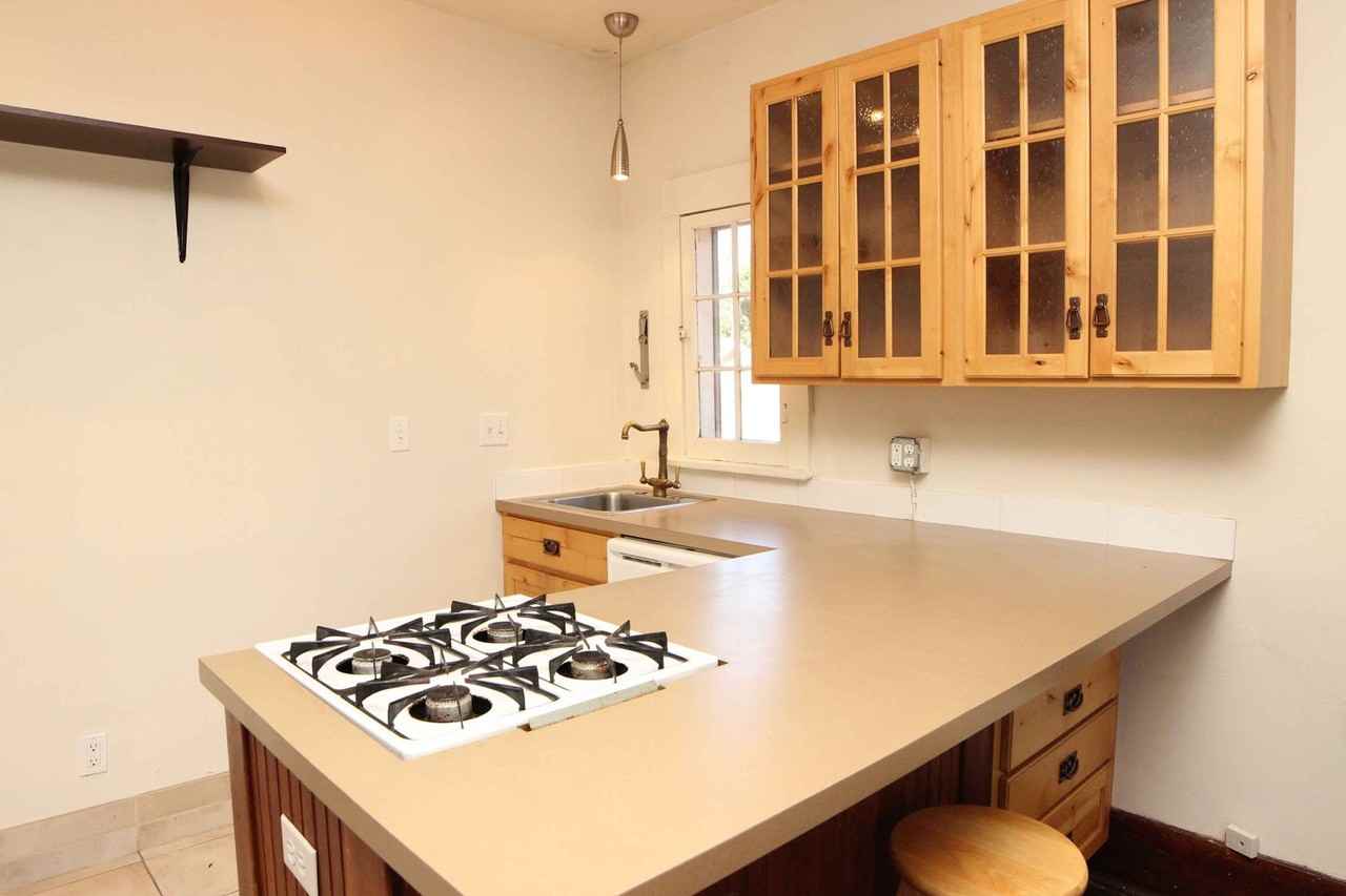 637 Matthews St - Photo 2 of 18