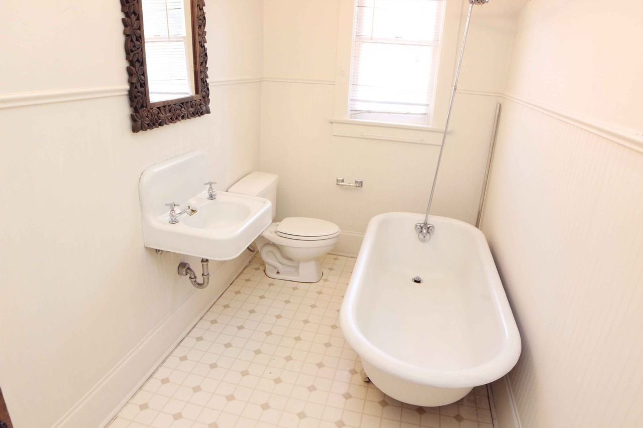 637 Matthews St - Photo 3 of 18