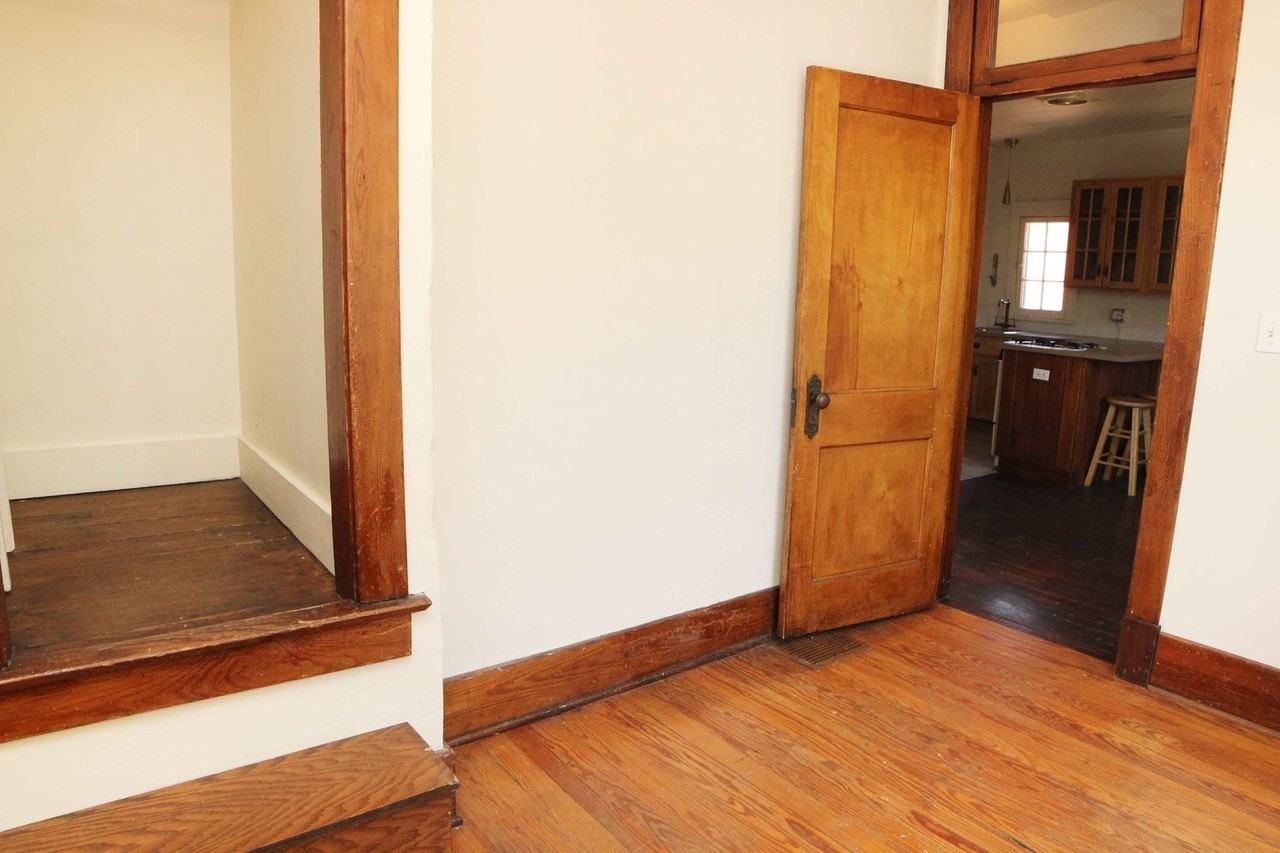 637 Matthews St - Photo 4 of 18