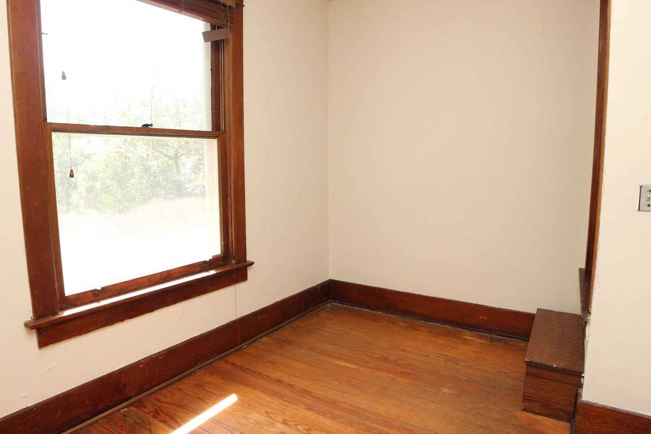 637 Matthews St - Photo 5 of 18