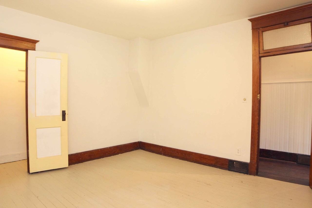 637 Matthews St - Photo 6 of 18