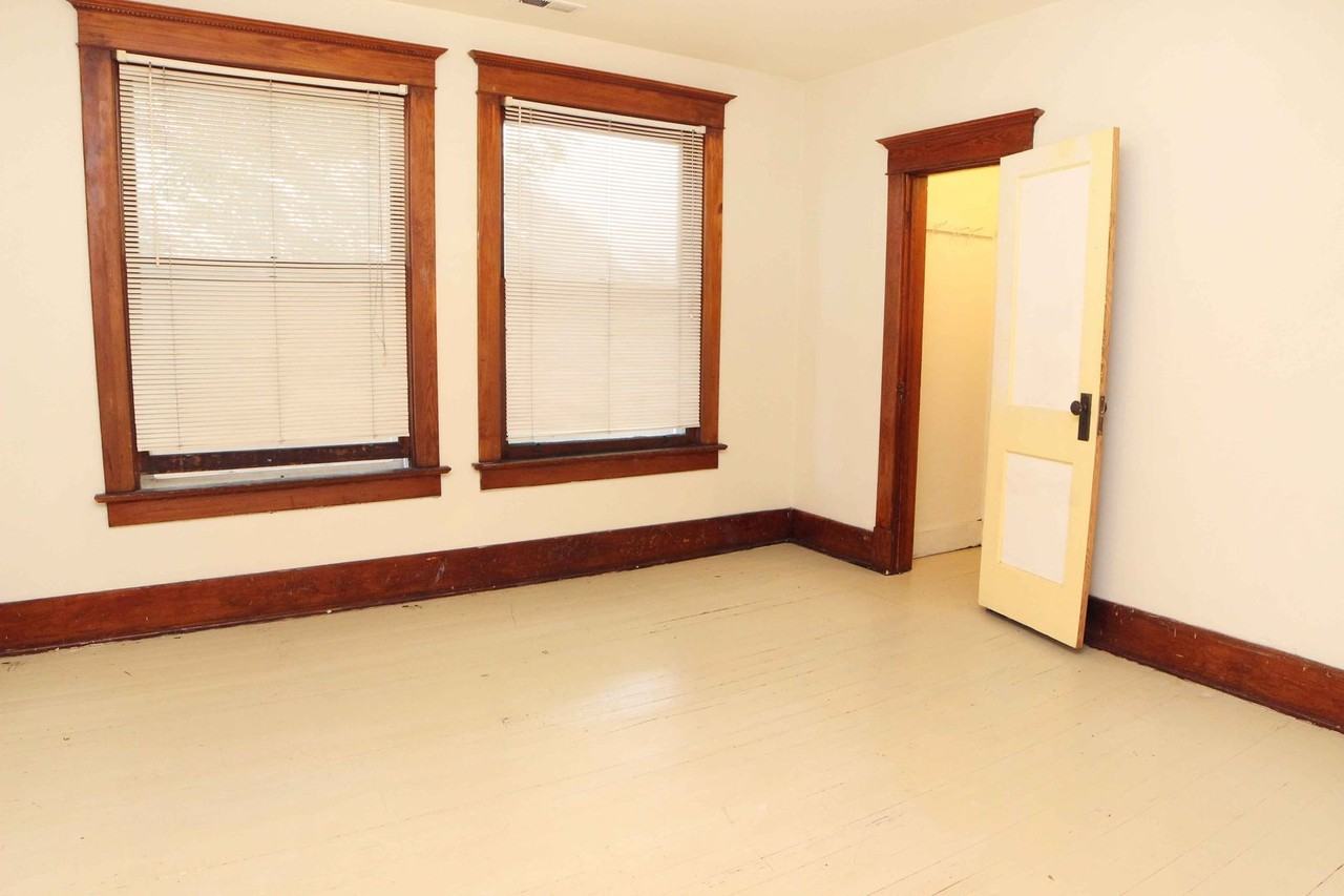 637 Matthews St - Photo 7 of 18