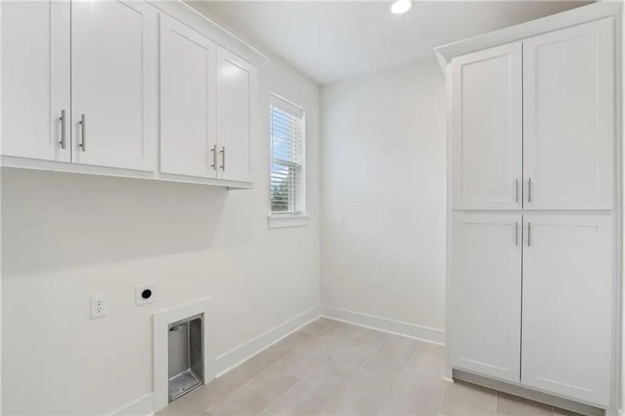 807 Mueller Way - Photo 4 of 31