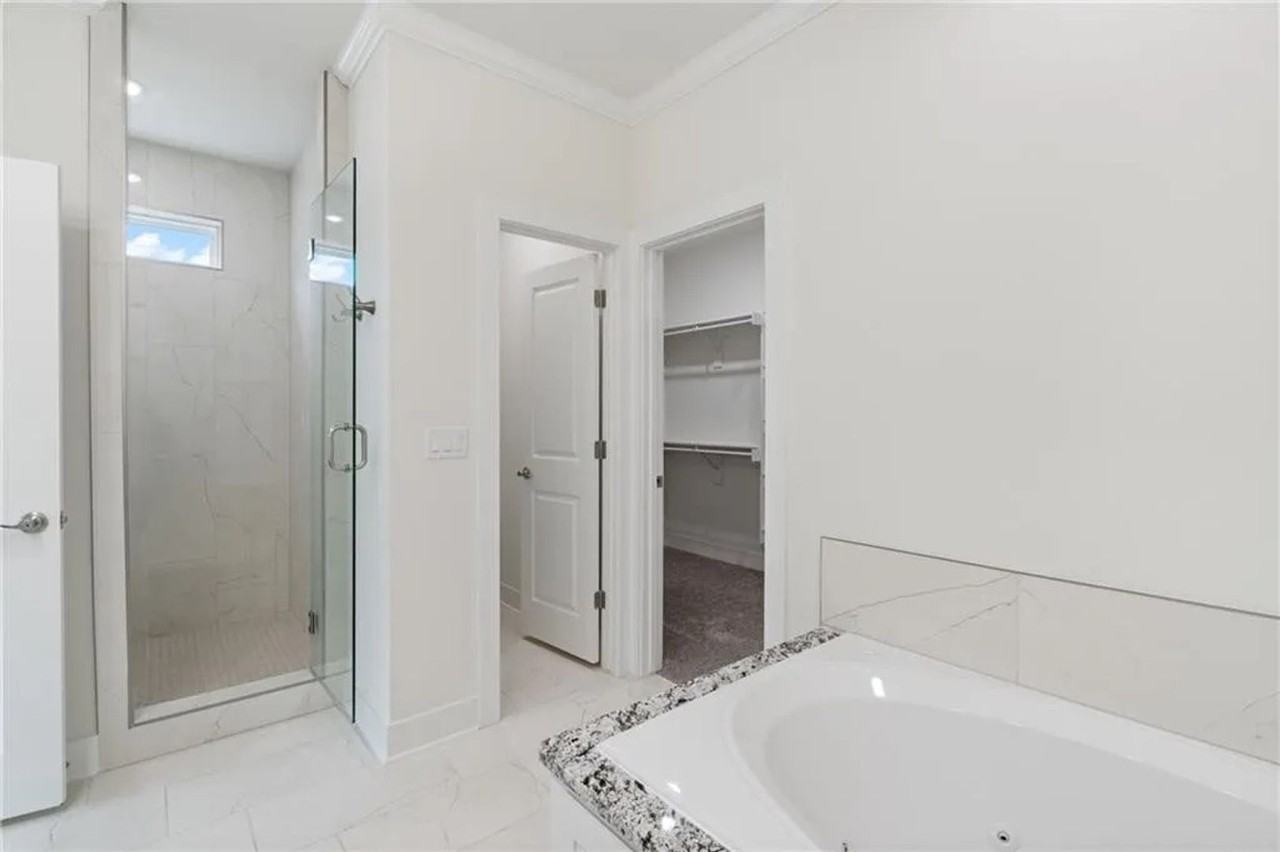 807 Mueller Way - Photo 6 of 31