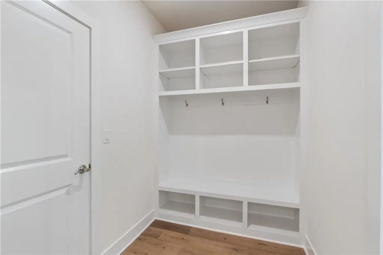 807 Mueller Way - Photo 7 of 31