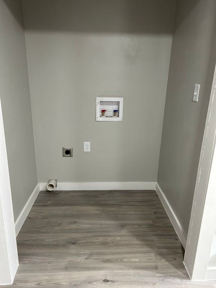 806 Lexington St - Photo 4 of 8